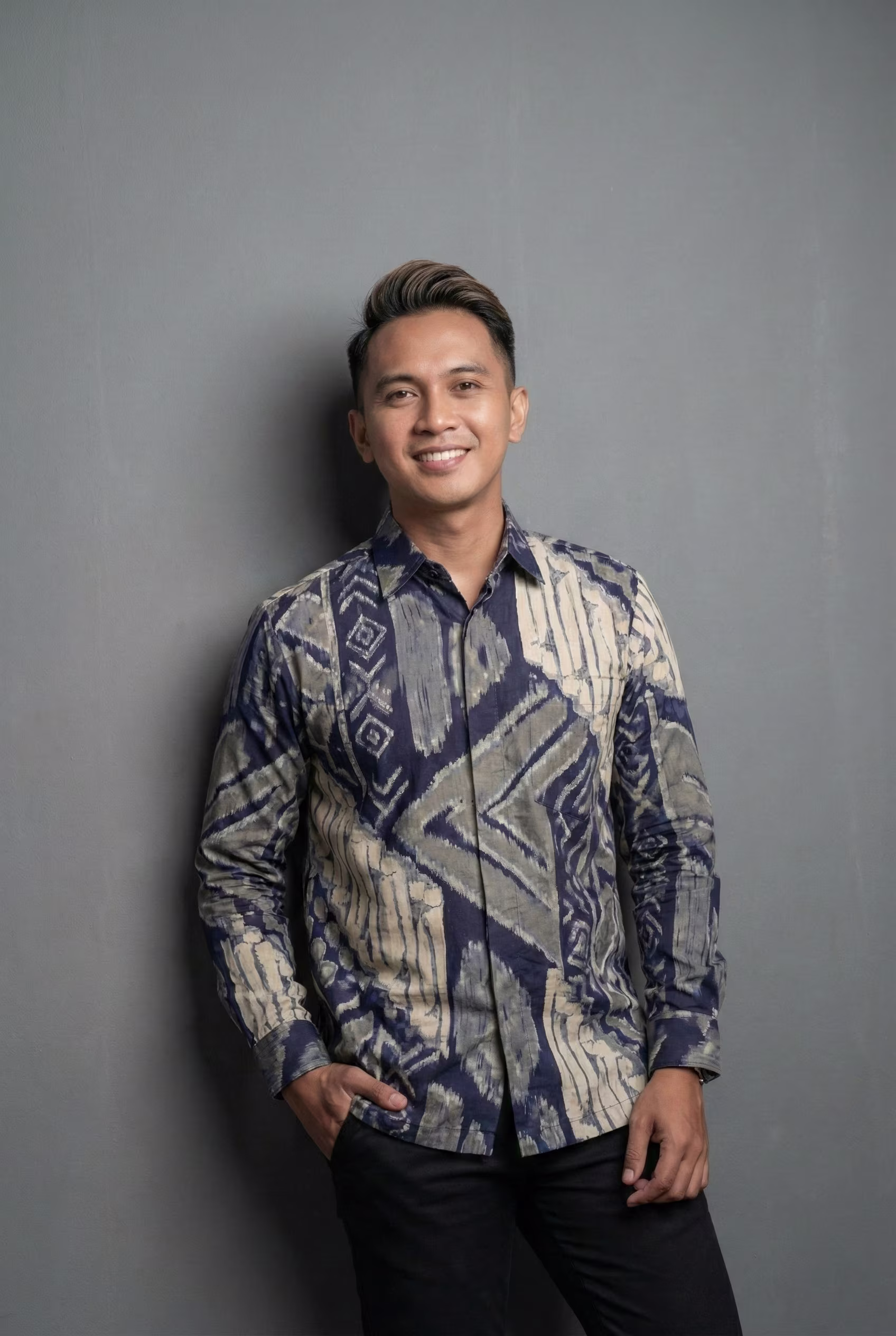 Kemeja Mega Mendung Royal